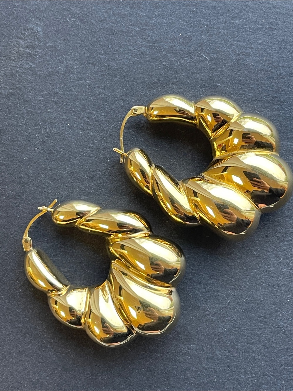 VINTAGE 90’s FASHION CHUNKY CROISSANT STYLE GOLD HOOP EARRINGS